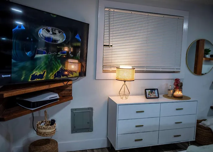 Downtown 1Br Cottage For 4 - Renovated