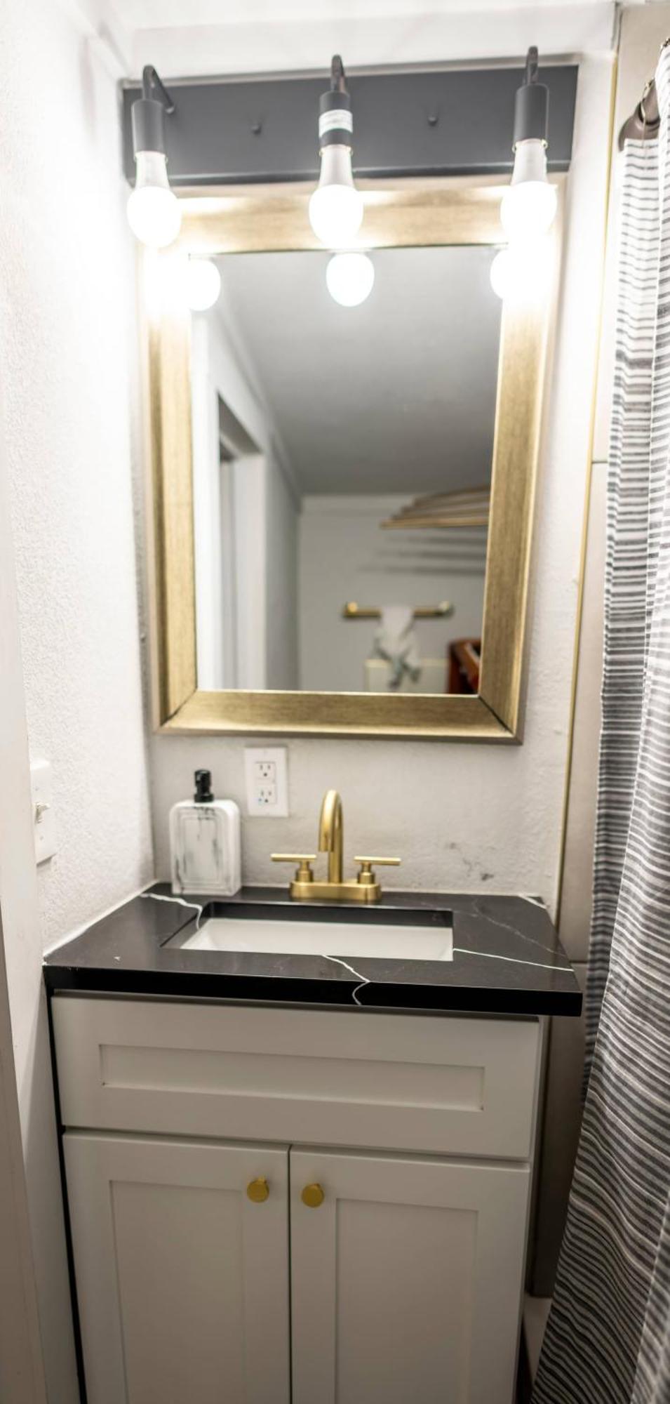 Downtown 1br For 4 - Renovated Appartement